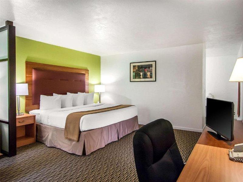 Quality Inn & Suites At Coos Bay North Bend Exterior photo