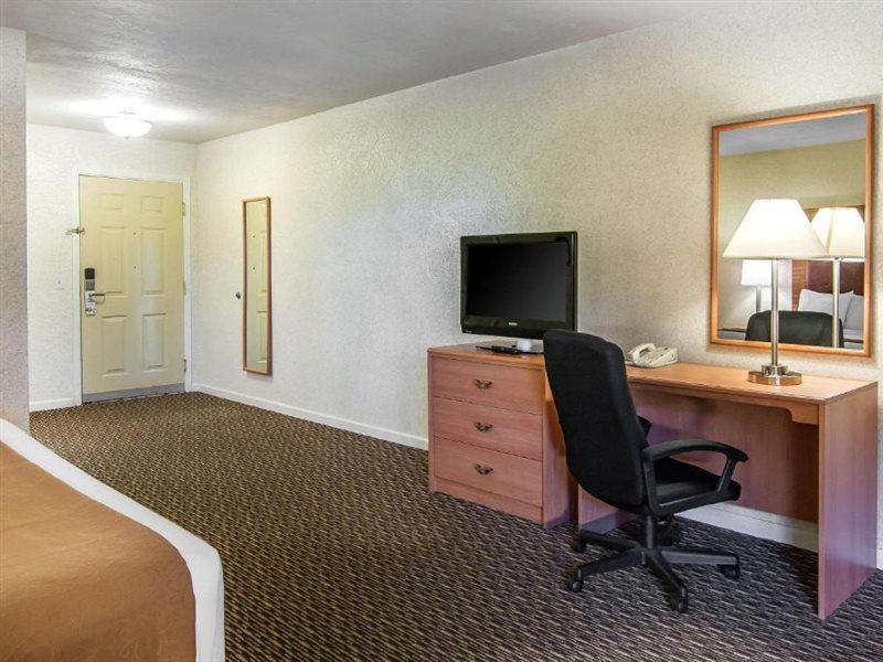 Quality Inn & Suites At Coos Bay North Bend Exterior photo