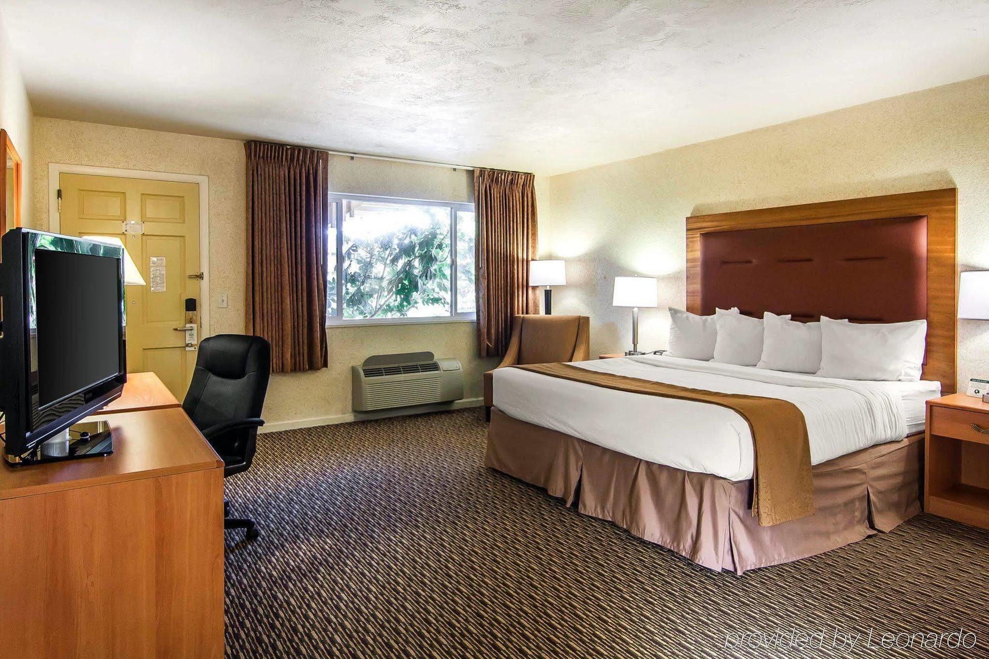 Quality Inn & Suites At Coos Bay North Bend Exterior photo