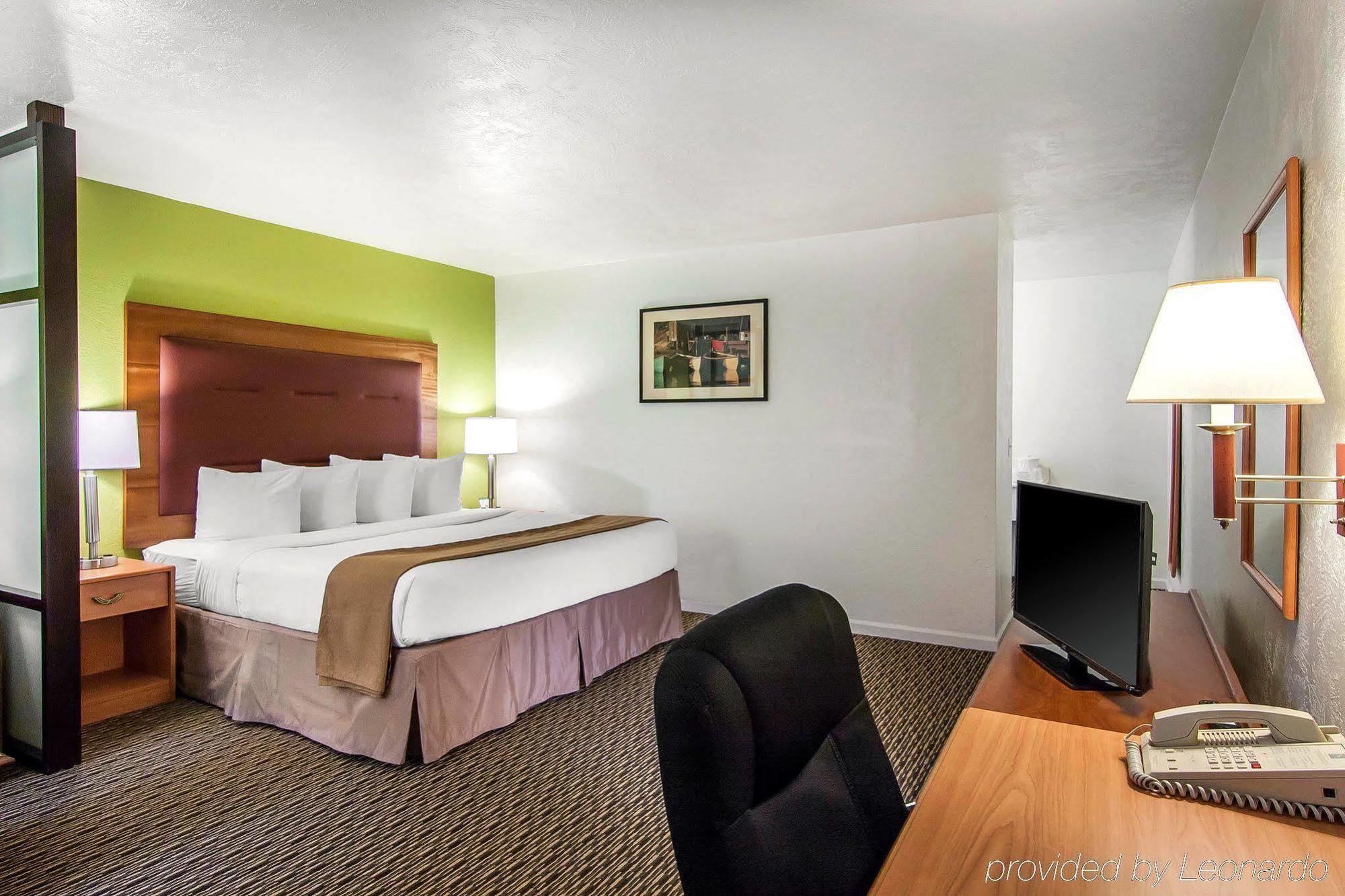 Quality Inn & Suites At Coos Bay North Bend Exterior photo